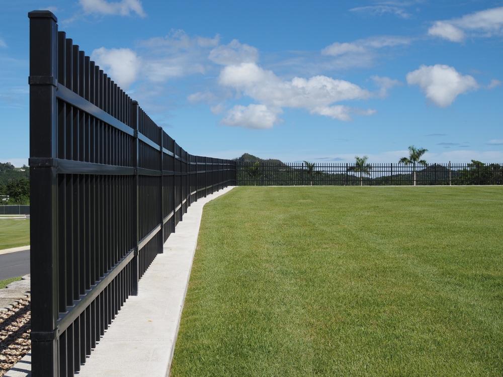 Black,Aluminum,Fence,3,Rails,,Beautiful,Green,Turf,And,Background